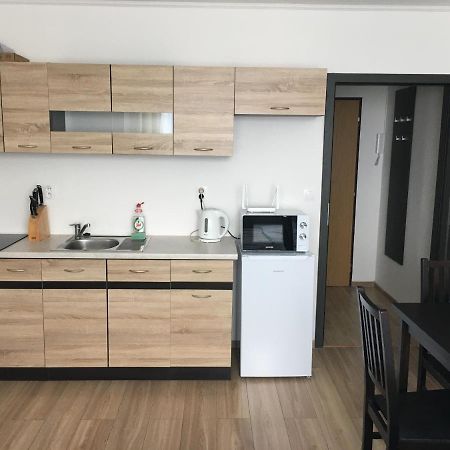 Nové Zámky Lovely Studio Apartment מראה חיצוני תמונה