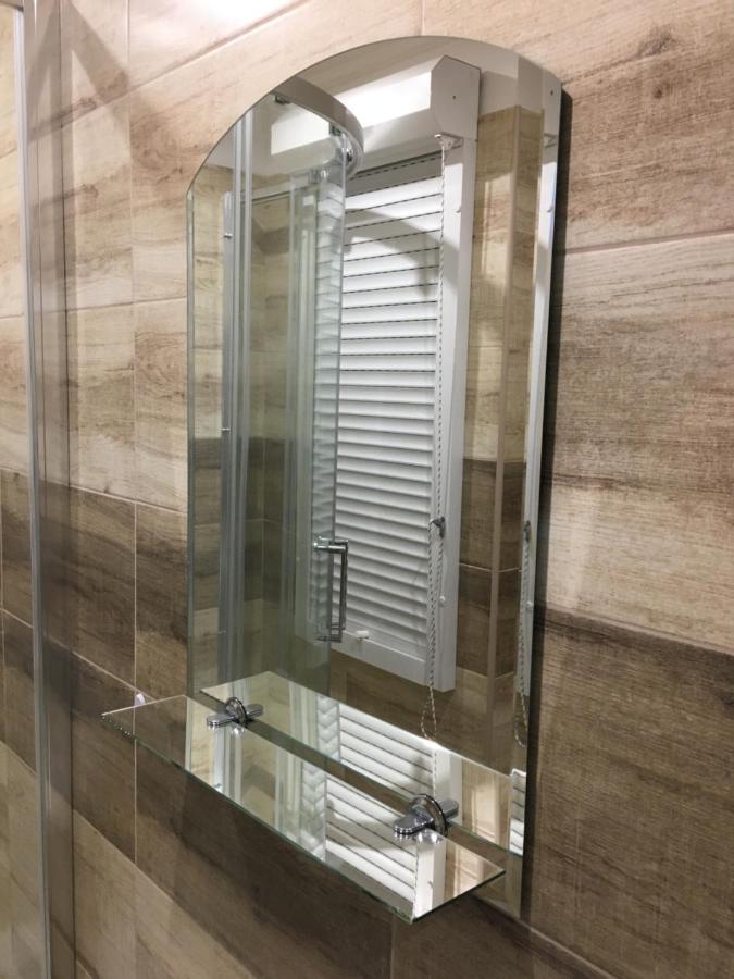 Nové Zámky Lovely Studio Apartment מראה חיצוני תמונה