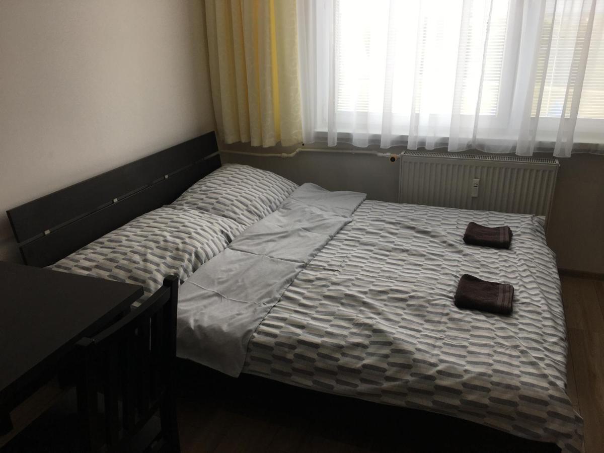 Nové Zámky Lovely Studio Apartment מראה חיצוני תמונה